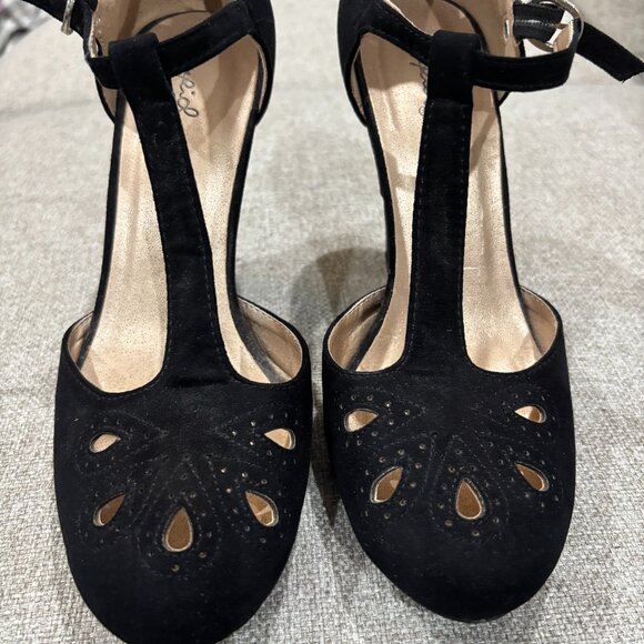 Modcloth Shoes - Cute black vintage style heels